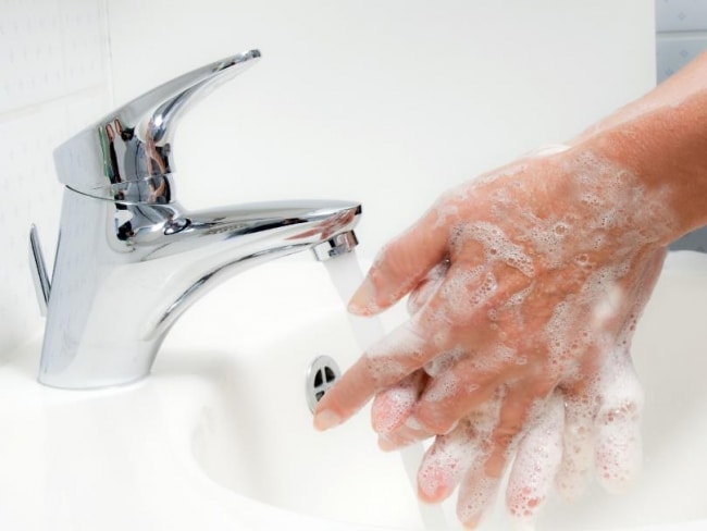 Mycie Rąk:Dlaczego Brytyjczycy Tak Źle Wyglądają w Myciu Rąk