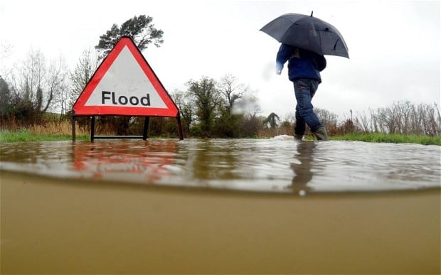 Powódź i Silny Wiatr w UK Ostrzeżenia 12/2013